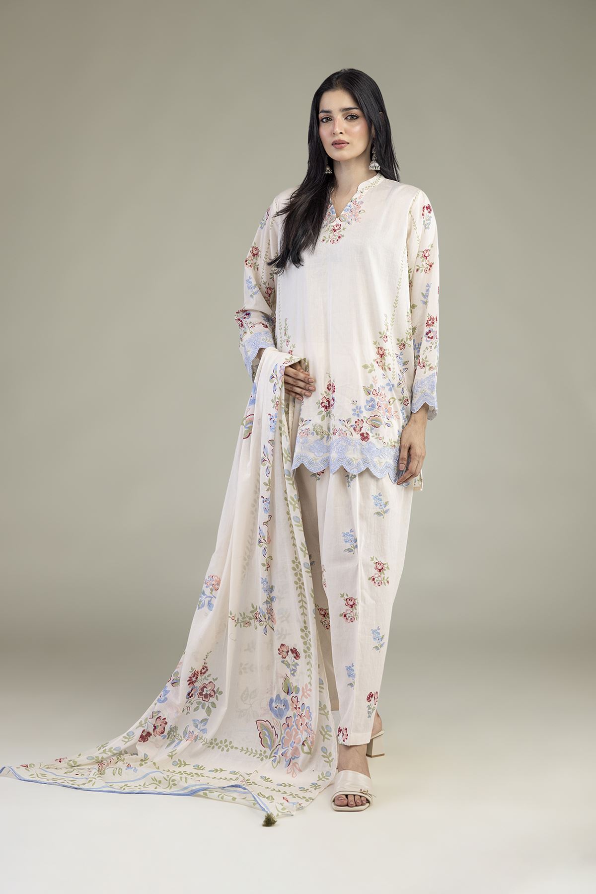 Embroidered Lawn 3-Piece Tailored Lawn - B1-2-26-106-A-C-VG
