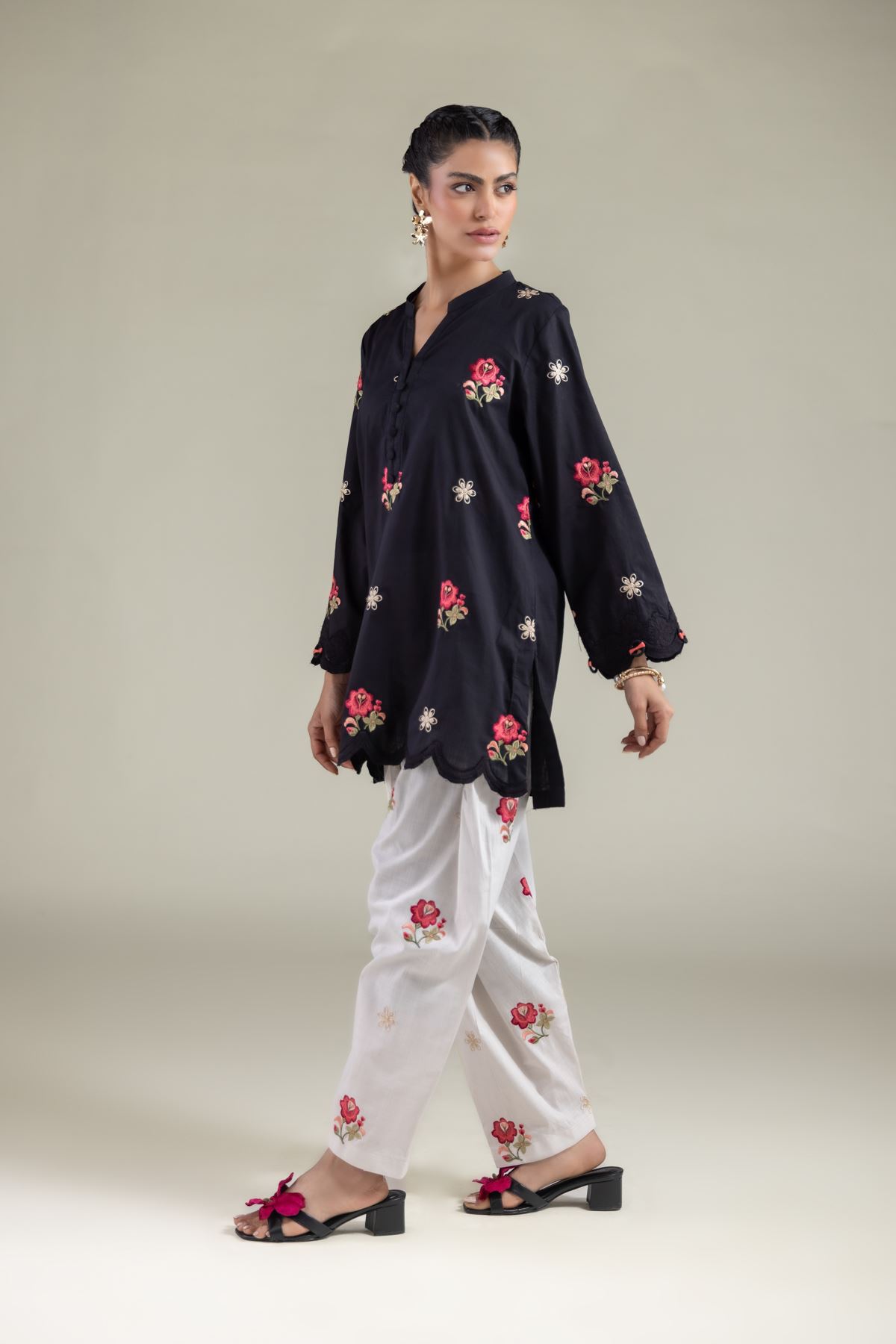 Embroidered Textured Cotton Floral V-Neck Kurta - 25-00-X2-08TB-VG