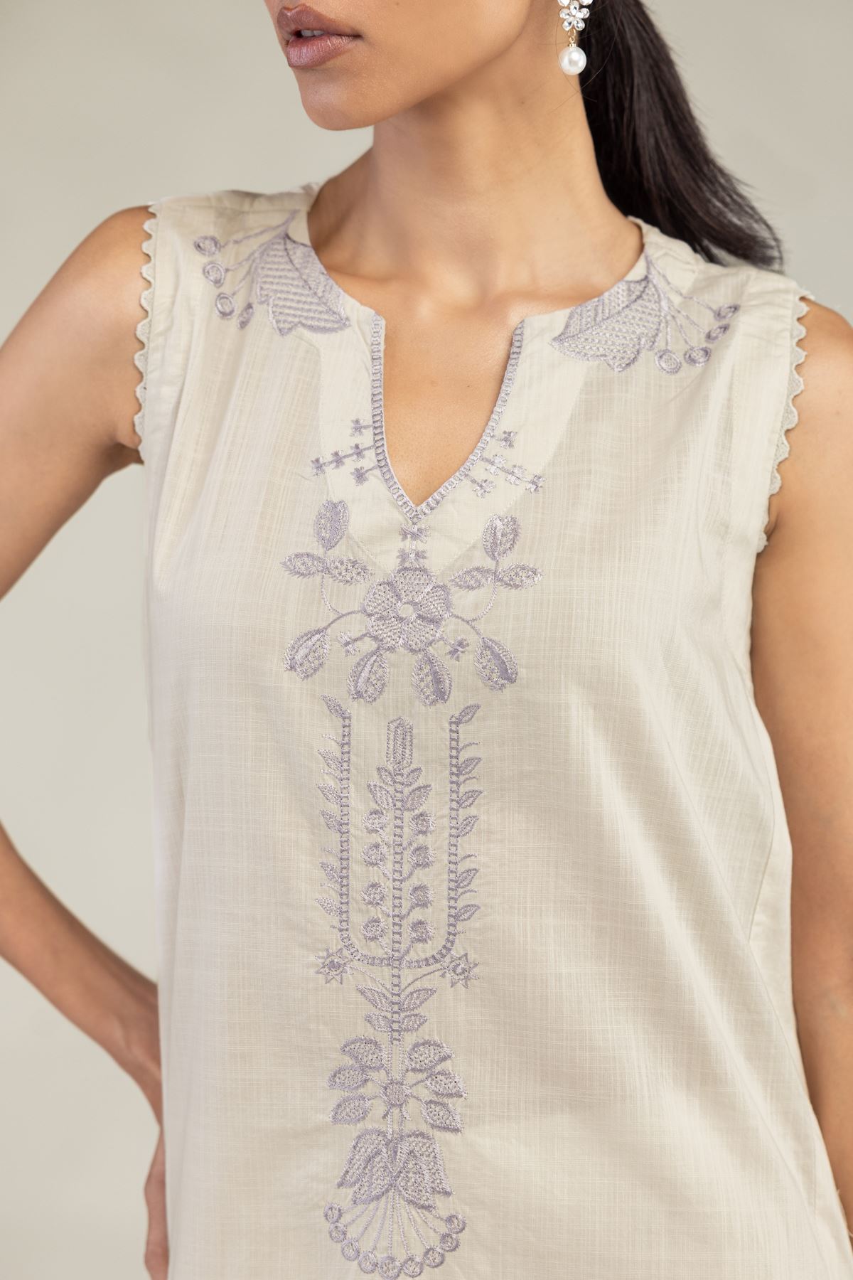 Textured Cotton Embroidered Floral Sleeveless Kurta - 1-26-226-A-A1-VG