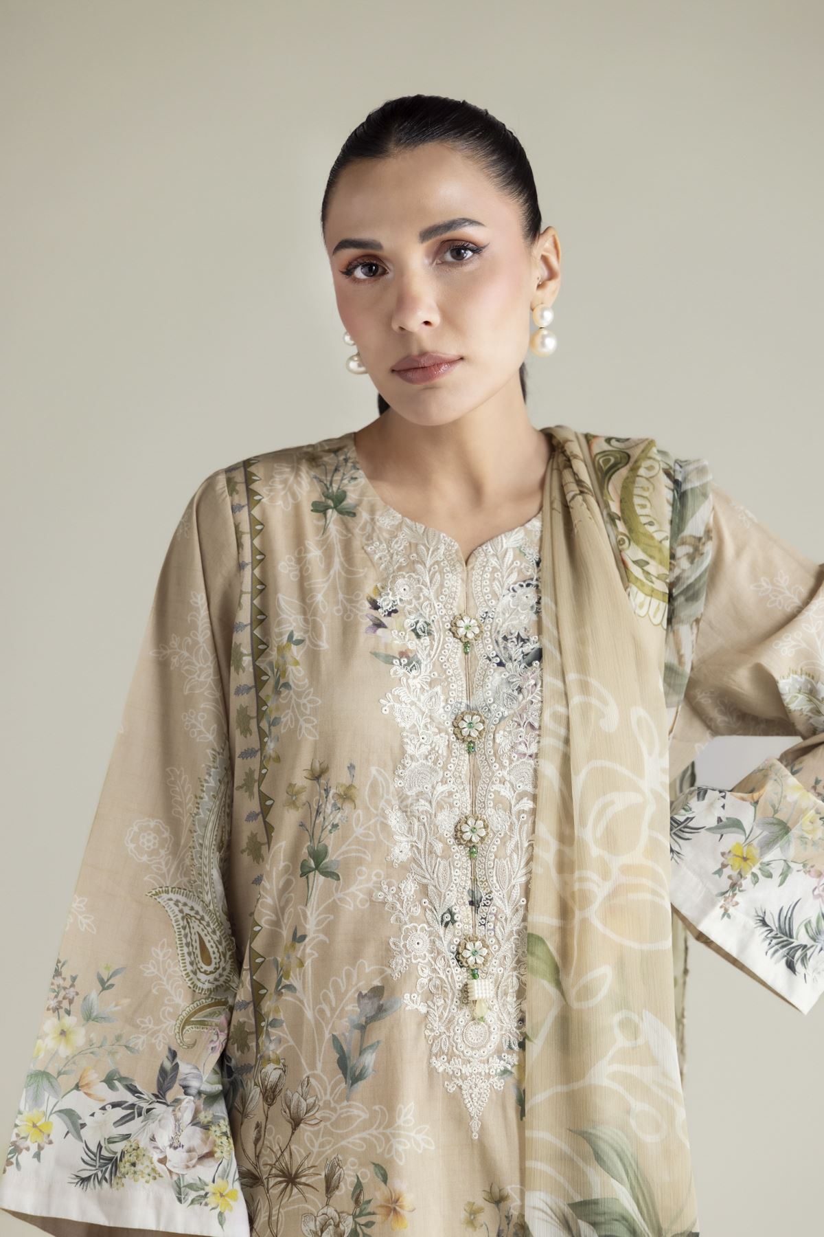 Embroidered Lawn Fabrics 3 Piece - B1-2-26-106-A-C-VG