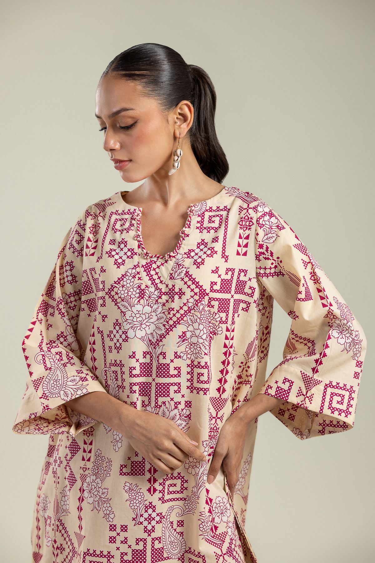 Printed Cambric Round V-Neck Kurta - 26-01-2E1-02TA-VG