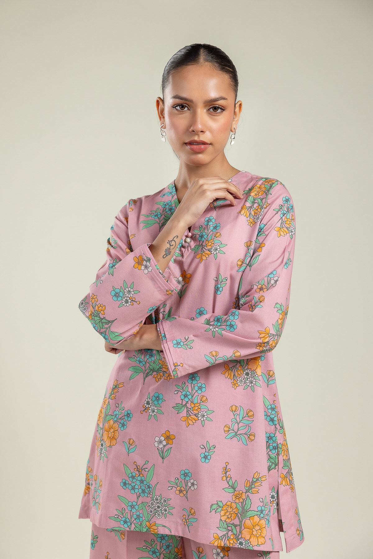 Printed Cambric Floral V-Neck Kurta - 1-26-201-A-C-VG