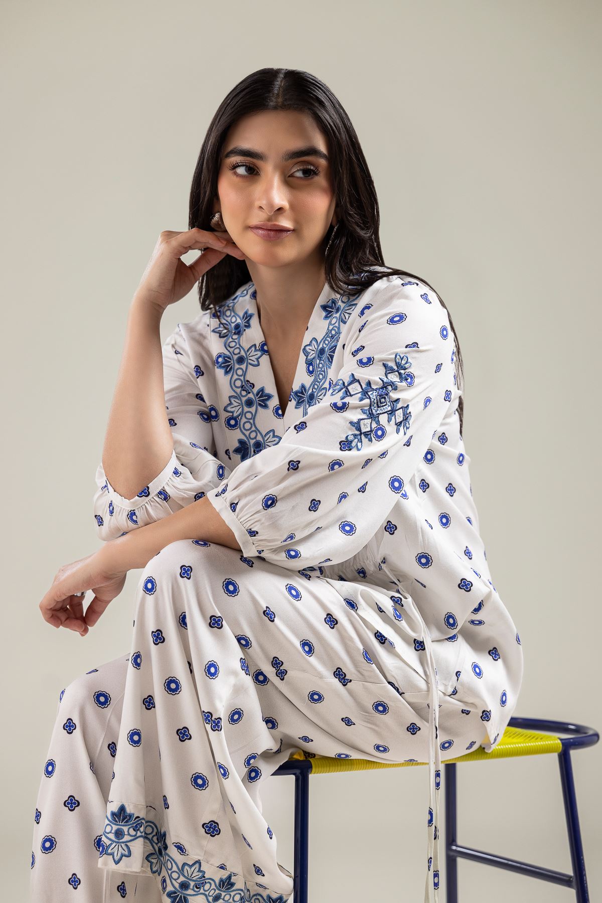 Embroidered Viscose Crepe Short White Blouse - 1-26-142-A-D-VG
