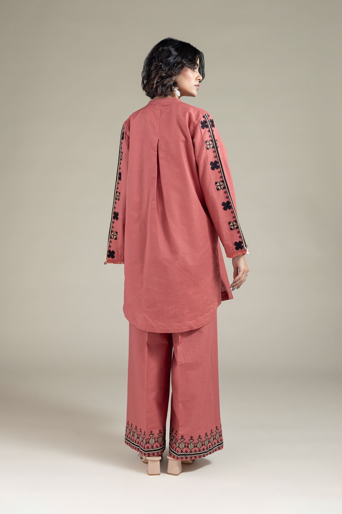 Embroidered Khaddar Kurta - 25-09-11E3-07TA-VG