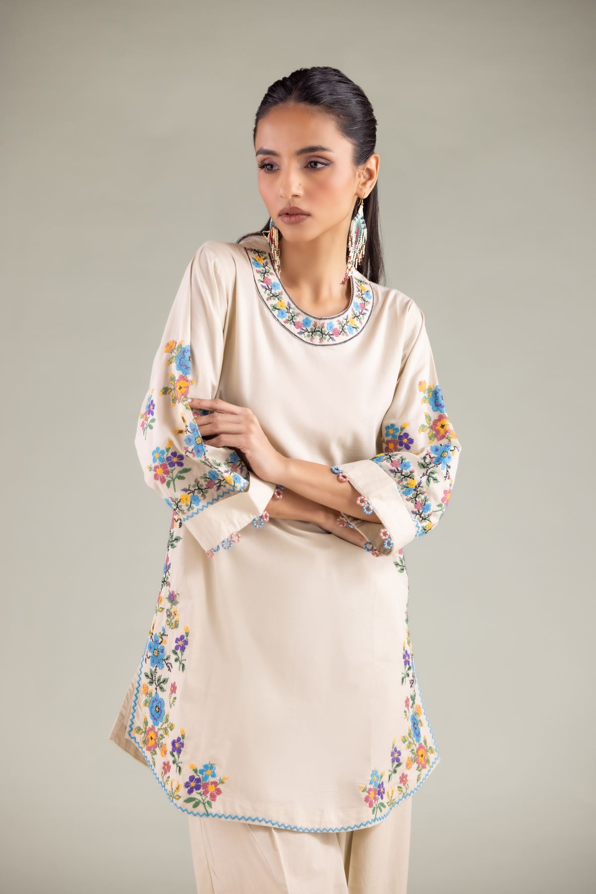 Embroidered Cambric Floral Threadwork Kurta - 1-26-125-A-D-VG