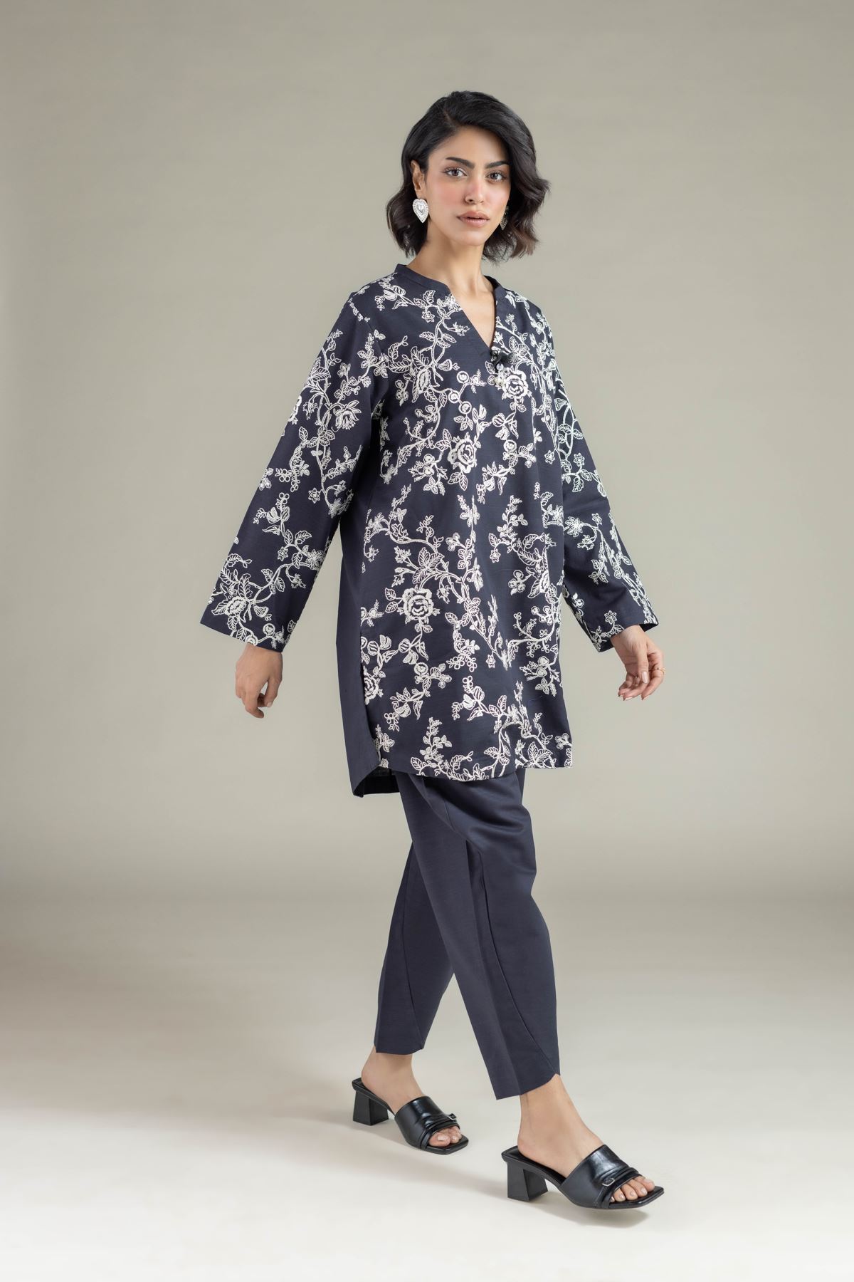Embroidered Khaddar Kurta - 25-09-9S1-04TA-VG