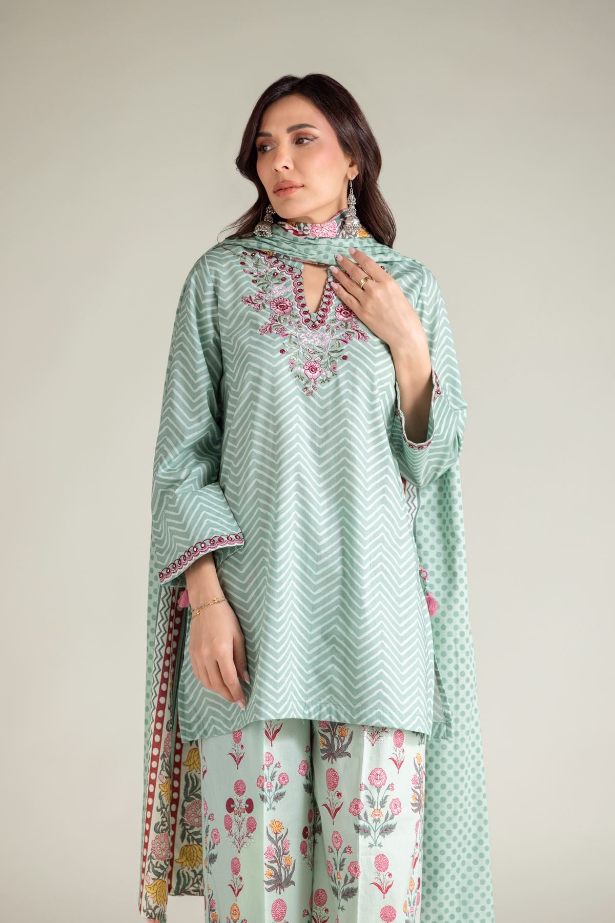 Embroidered Textured Lawn Floral Mint Dupatta - 25-09-10E4-04TB-VG
