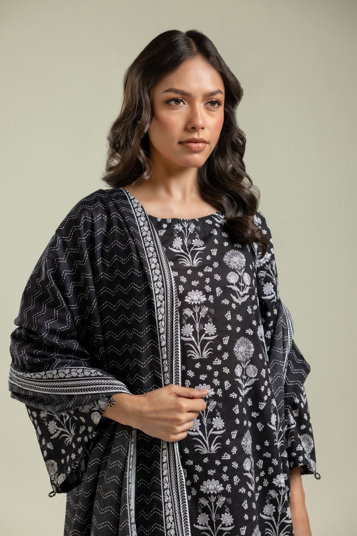 Printed Lawn Black Lawn Dupatta - 1-26-208-A-H2-VG
