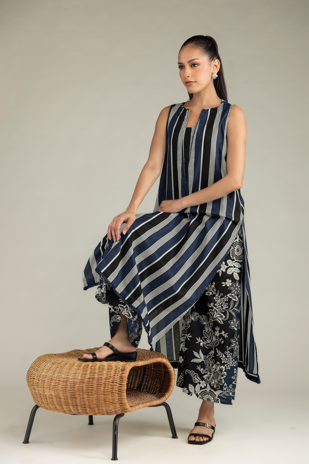 Printed Cambric Sleeveless Longline Kurta - 2-26-308-A-G1-VG