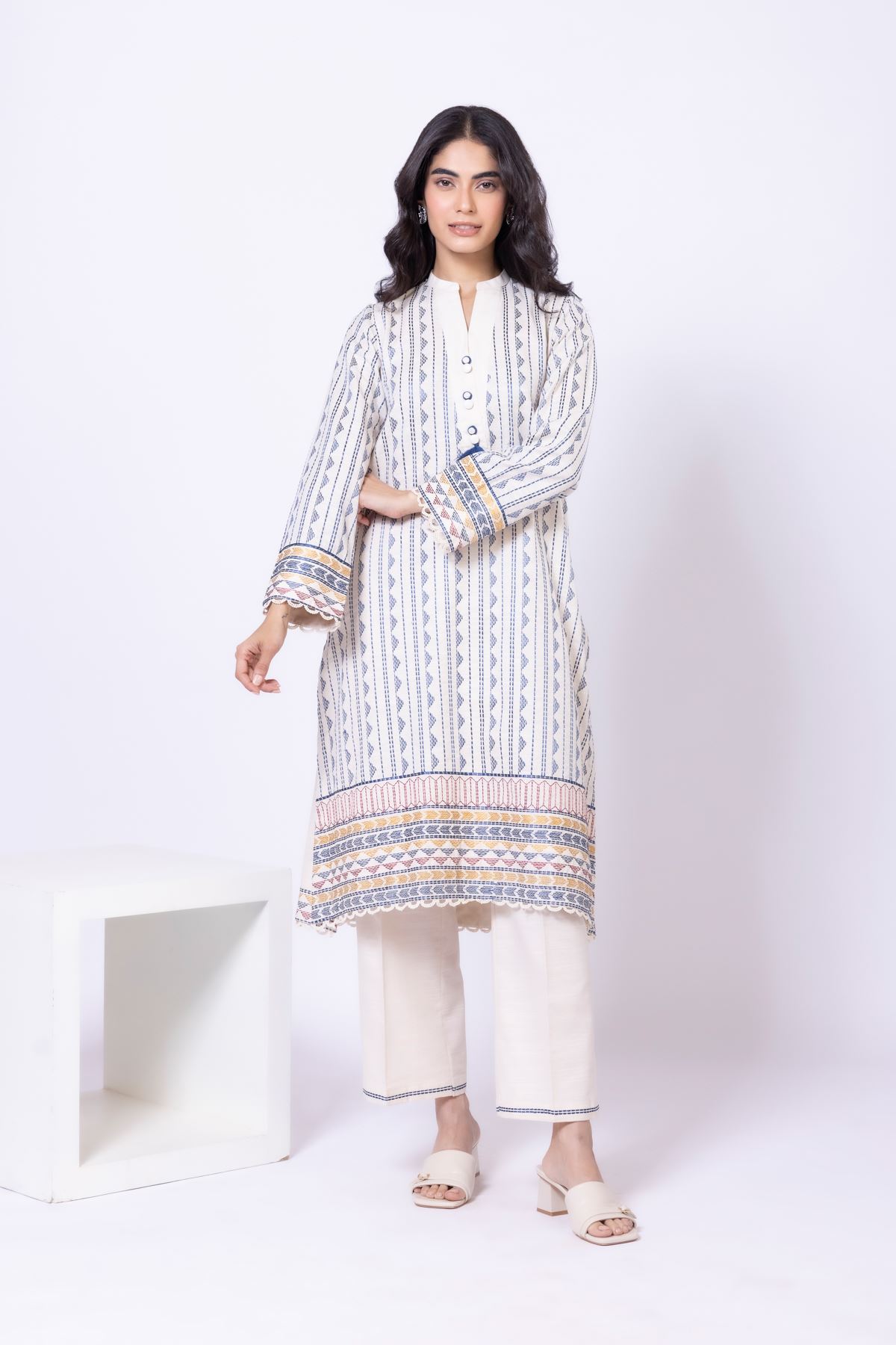Embroidered Khaddar Kurta - 25-10-10E7-05TA-VG