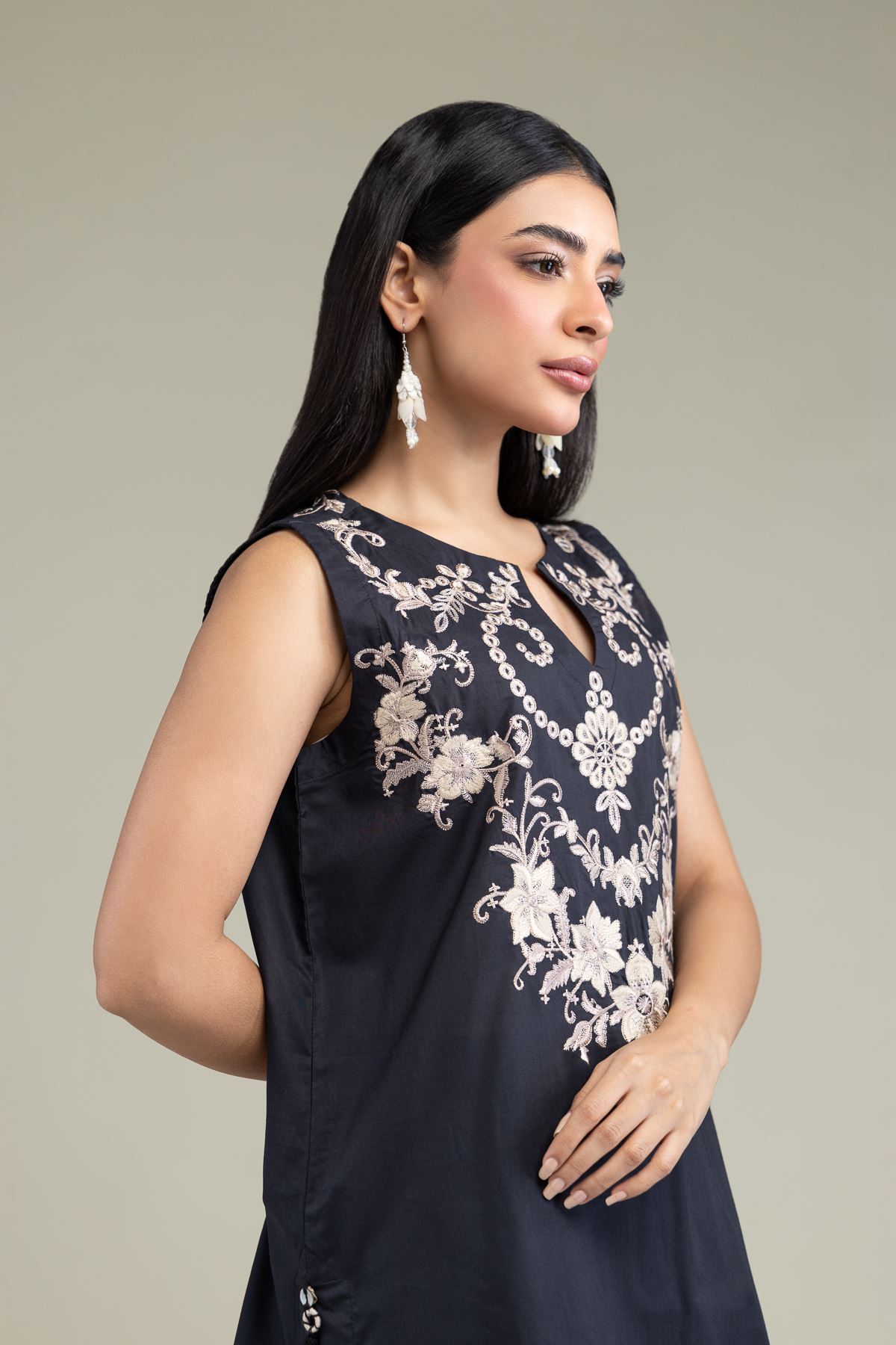 Embroidered Cambric Floral Sleeveless Kurta - 1-26-211-A-H1-VG