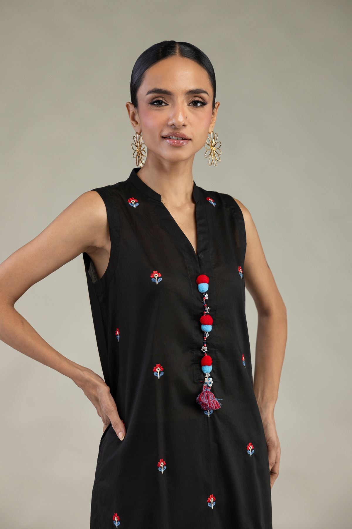 Embroidered Cambric Black Sleeveless Kurta - 1-26-226-A-I1-VG