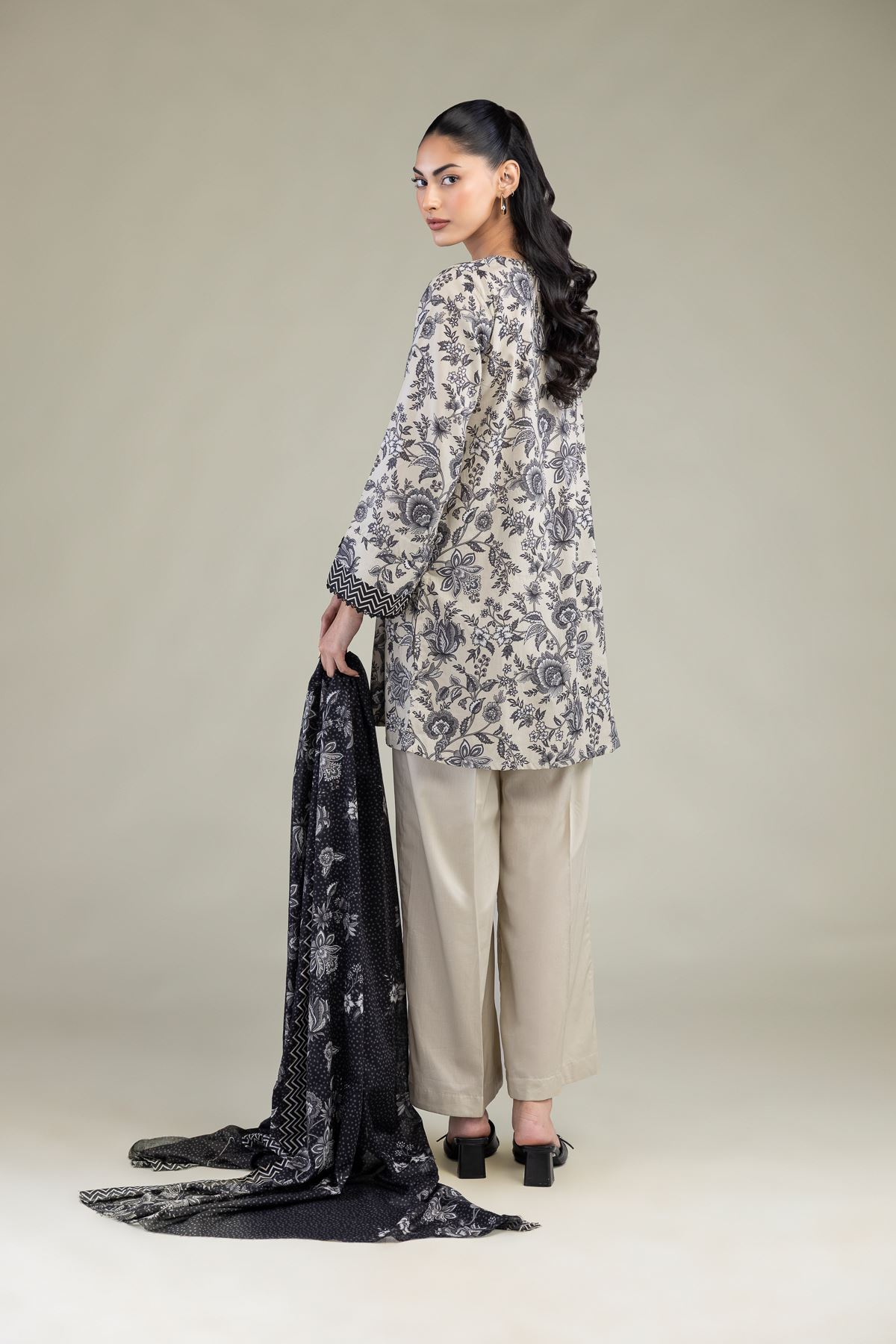 Embroidered Cambric Fabrics 3 Piece - A22-26-201FC1-VG