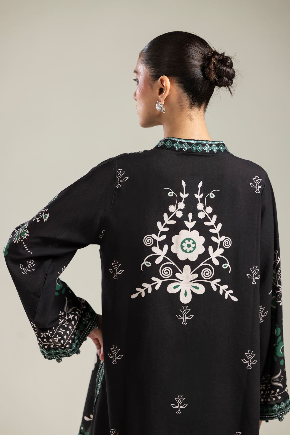 Embroidered Raw Silk Black V-Neck Kurta - 25-09-11E3-01TA-VG