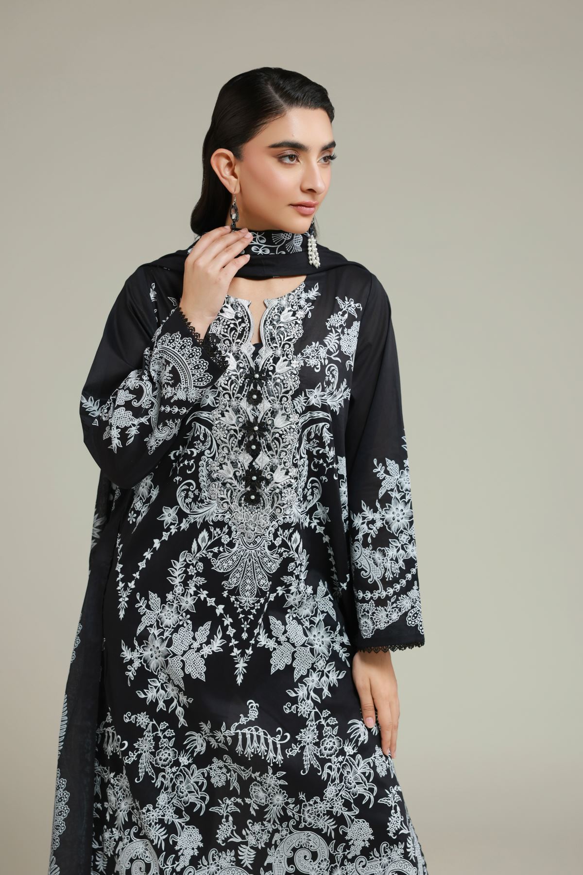 Embroidered Lawn Fabrics 3 Piece - 1001940094