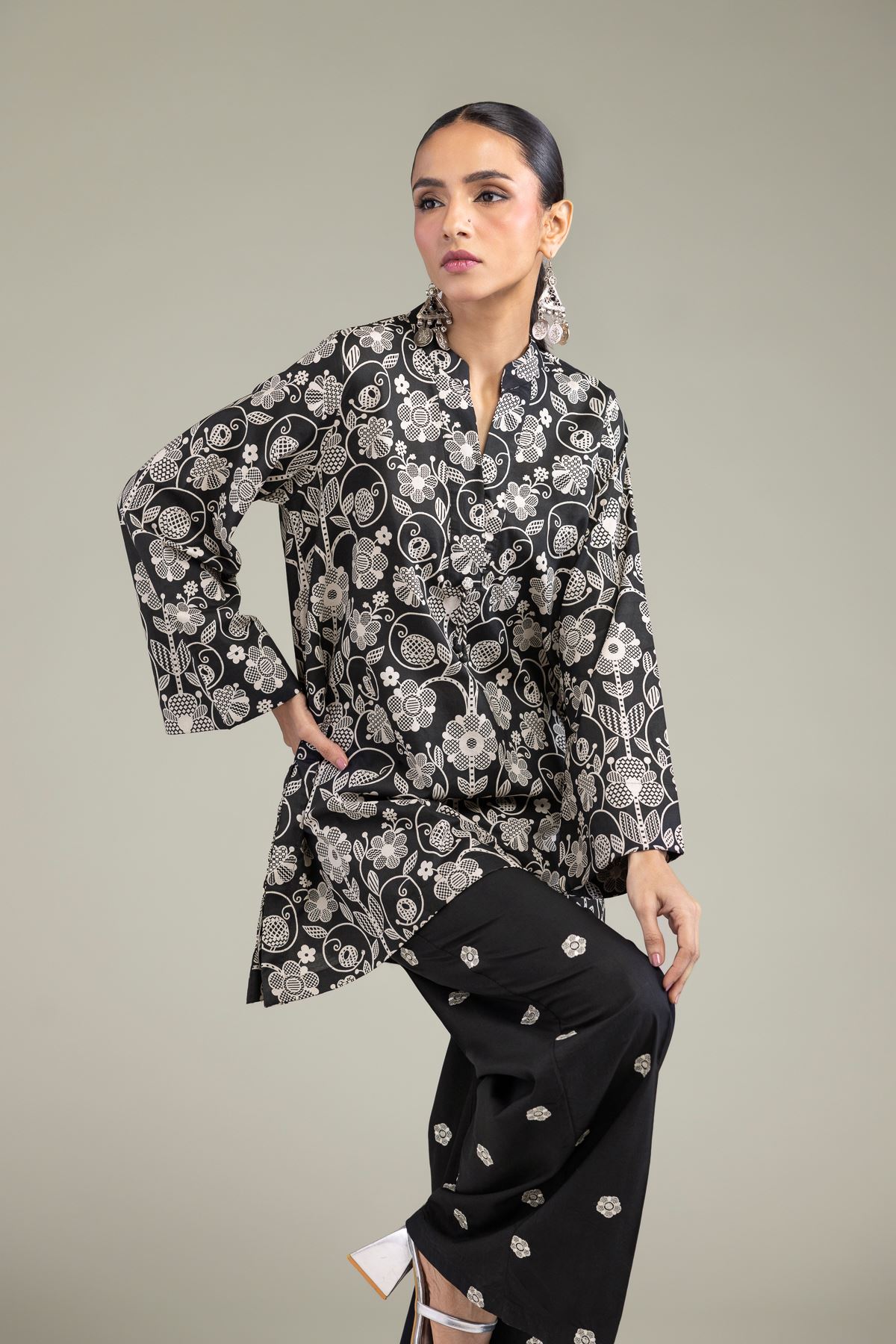 Embroidered Cambric Black V-Neck Kurta - 8-26-204-A-C1-VG