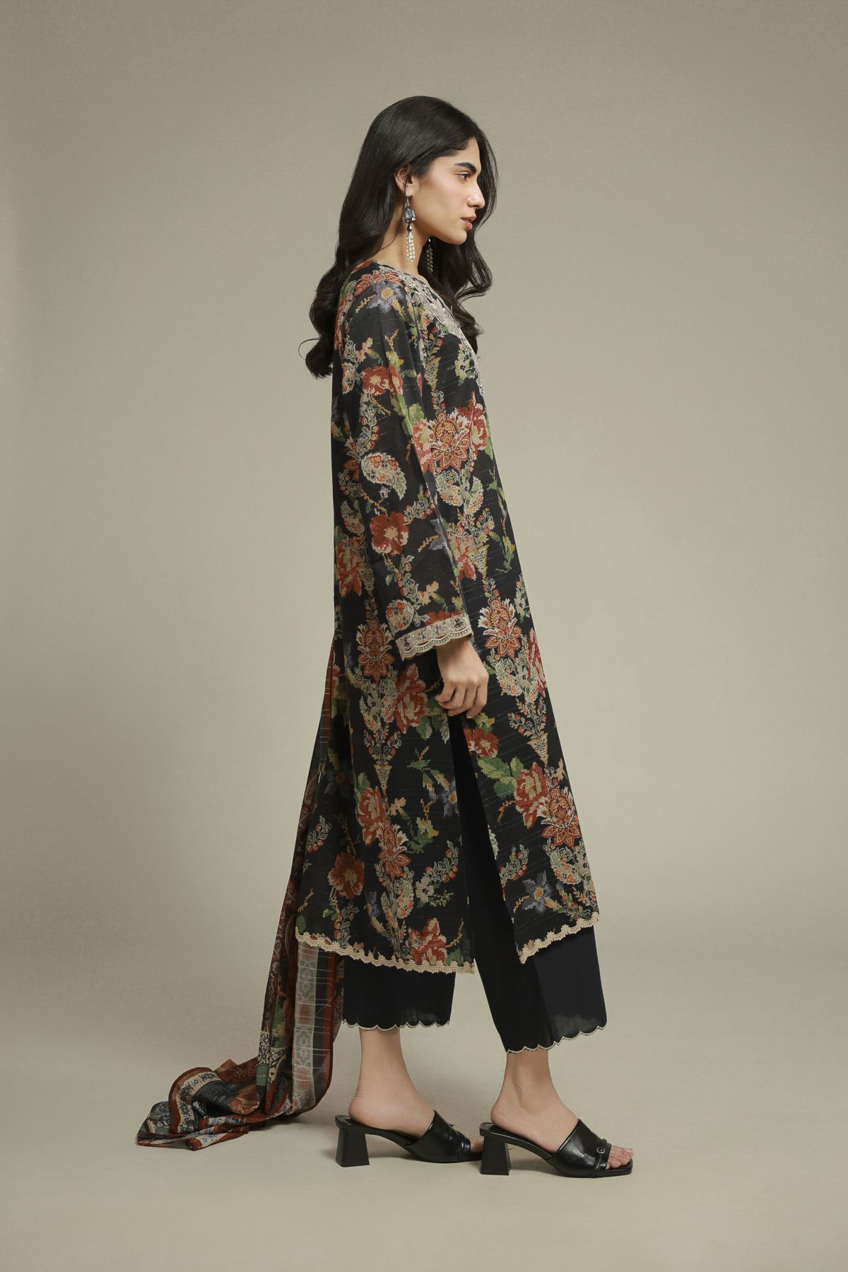 Embroidered Mesuri Black Tailored Set - T-A22-26-112FH1-VG