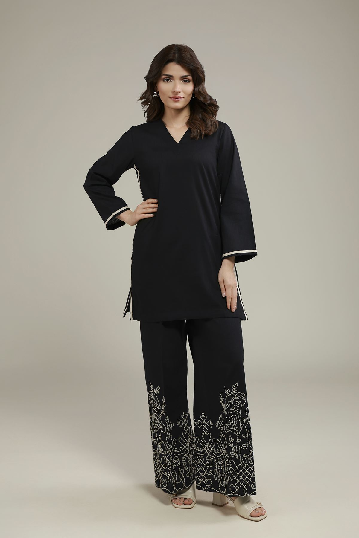 Dyed Heavy Textured Cotton V-Neck Solid Kurta - 25-10-12E4-08BB-VG