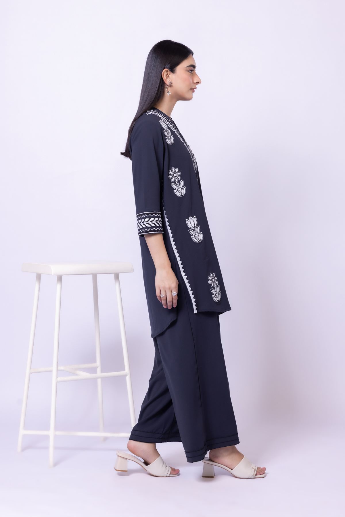 Embroidered Georgette Pants - 25-10-12E4-08BB-VG