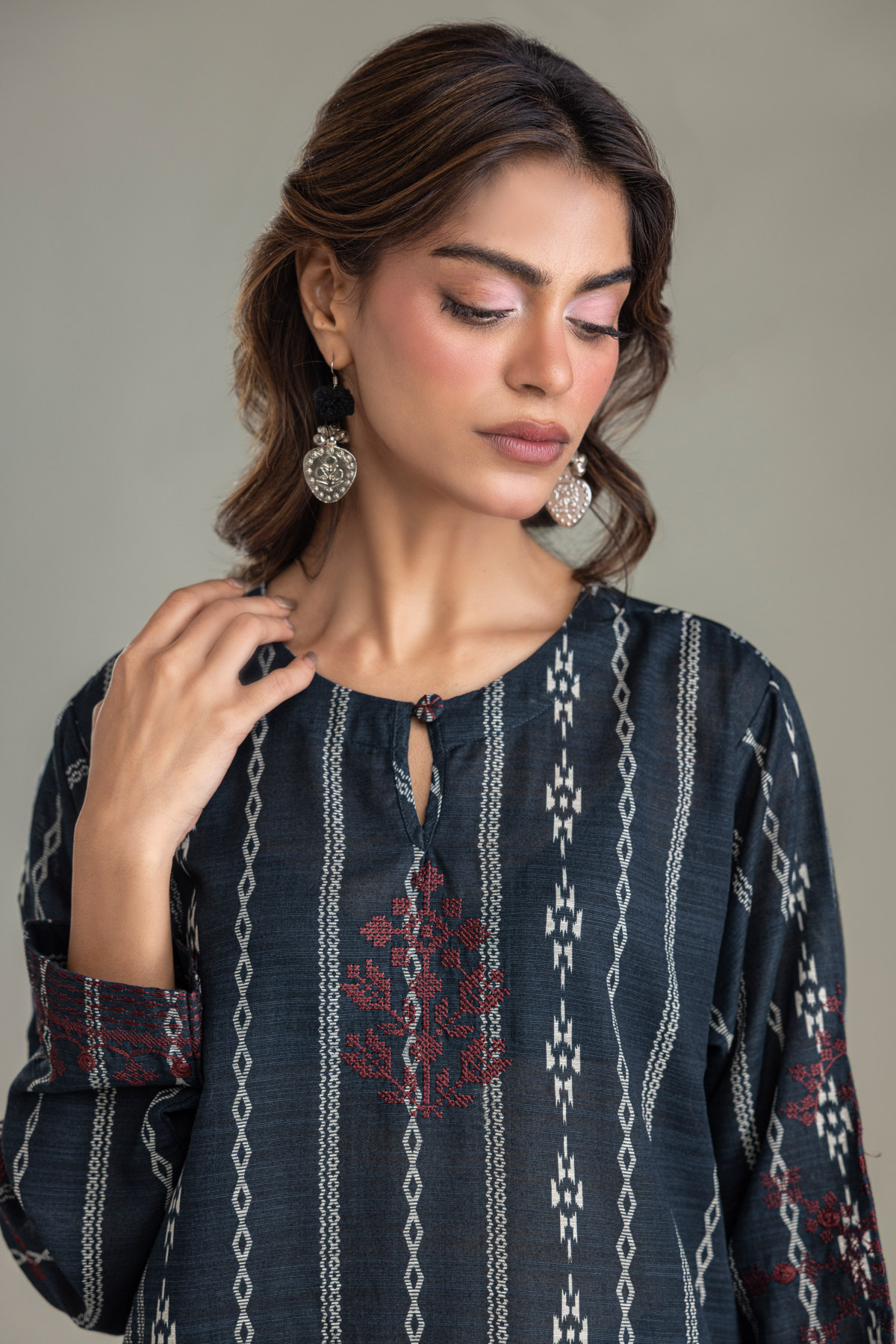 Embroidered Light Khaddar Navy Khaddar Kurta - 2-26-202-A-D-VG