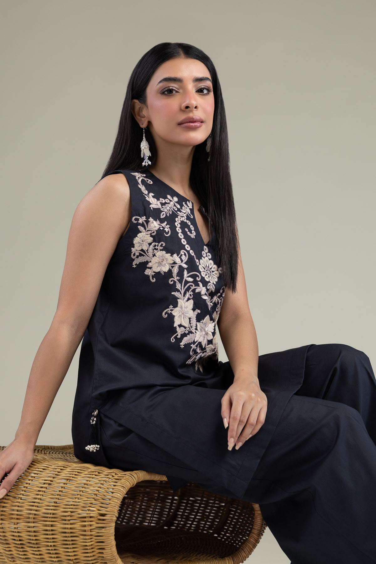 Embroidered Cambric Floral Sleeveless Kurta - 1-26-211-A-H1-VG