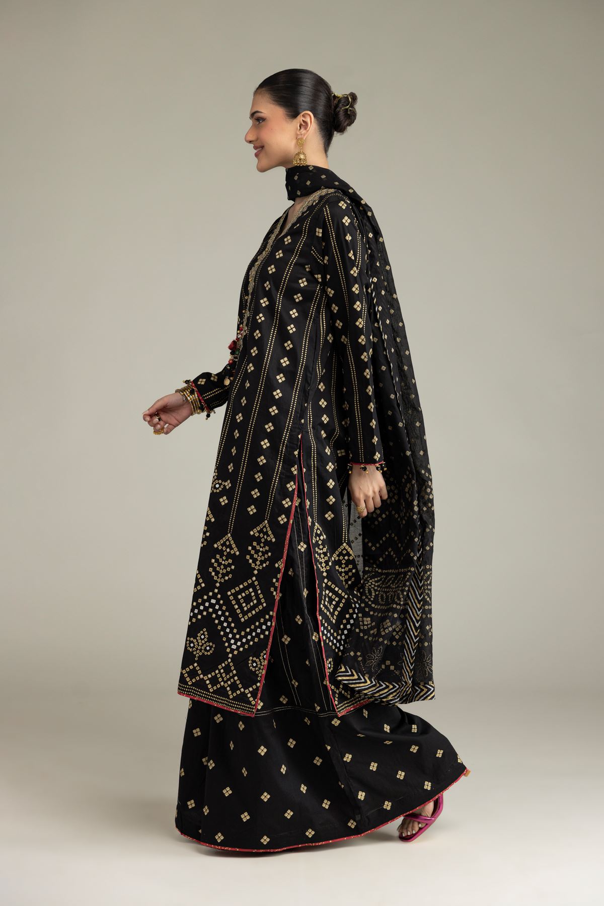Embroidered Cambric Black Co-ord Set - T-A11-26-106FE2-VG