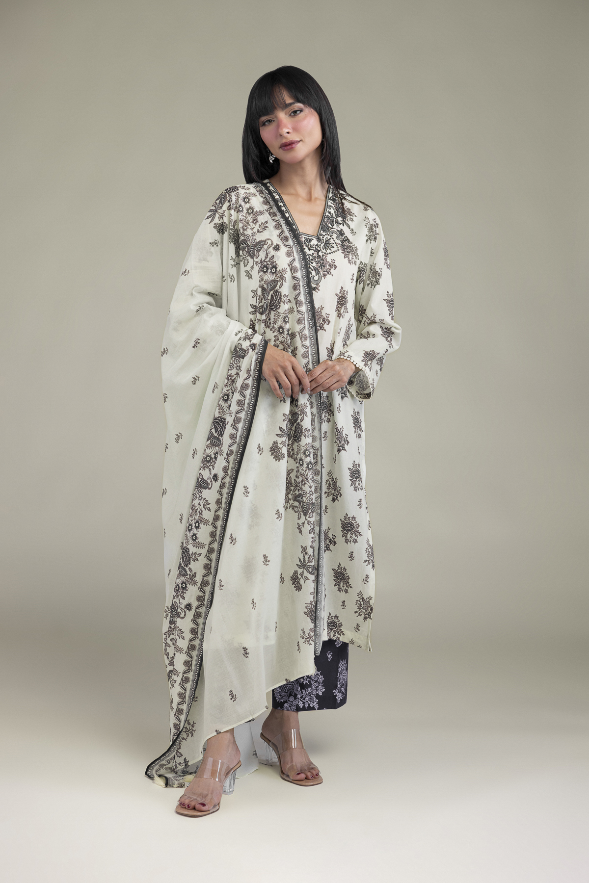 Embroidered Lawn Fabrics 3 Piece - A22-26-209FB1-VG