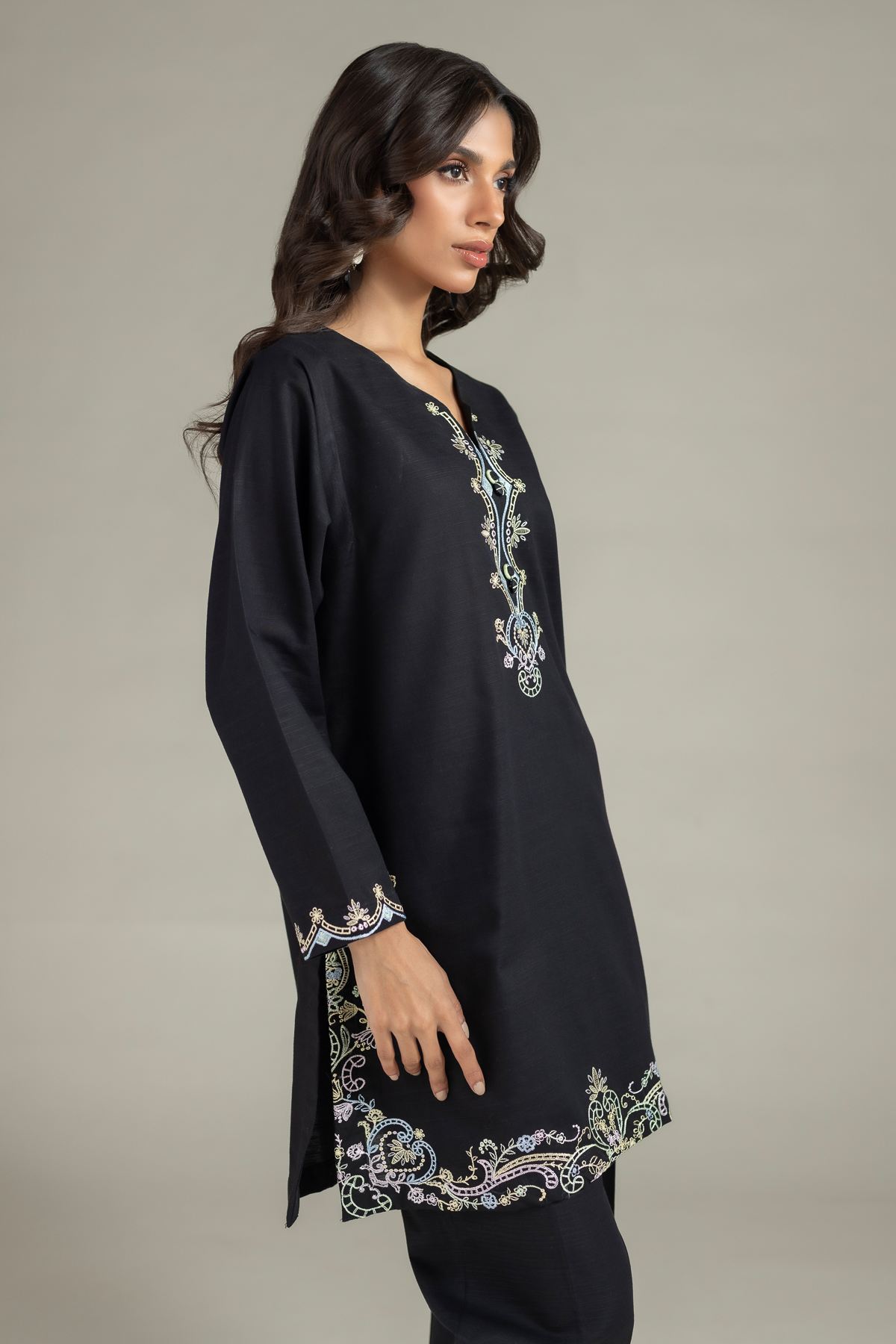 Embroidered Khaddar Kurta - 25-10-11E8-10TB-VG