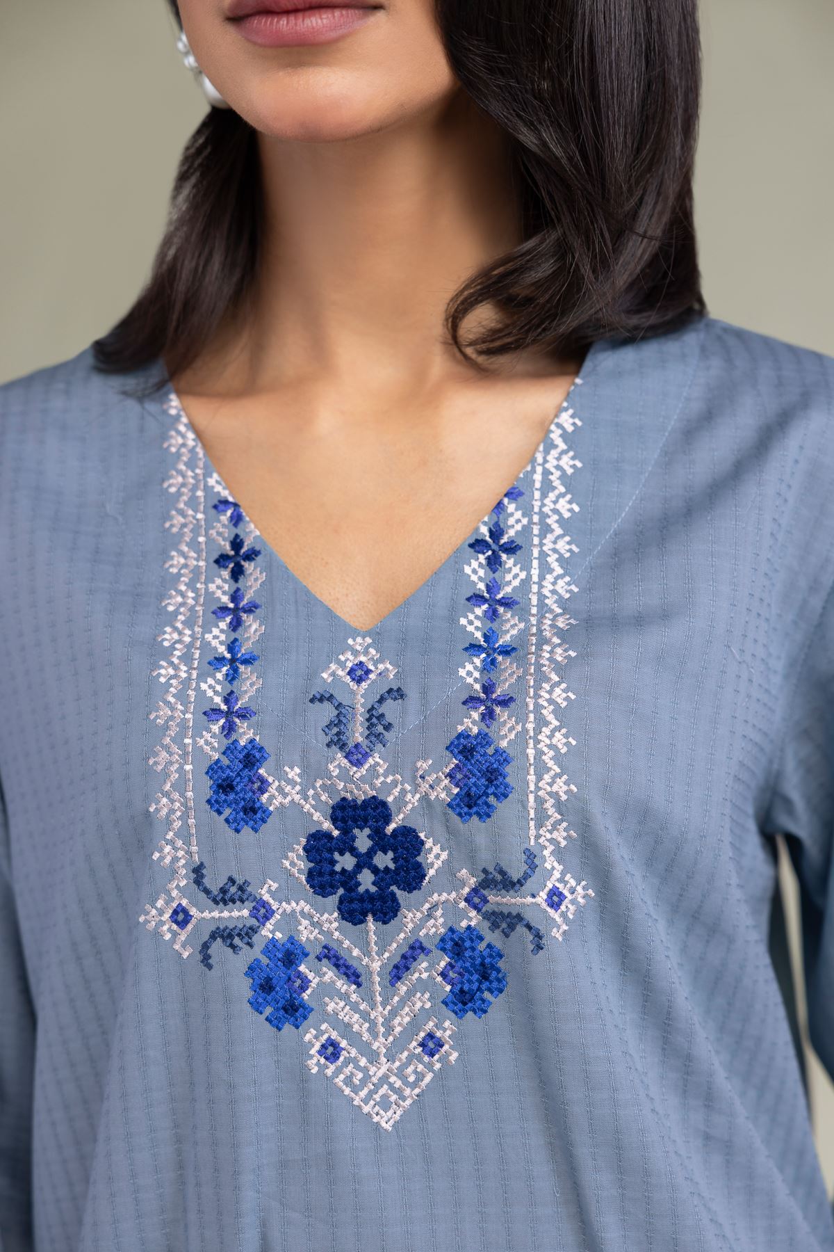 Embroidered Cotton Dobby Blue V-Neck Kurta - 1-26-301-B-I1-VG