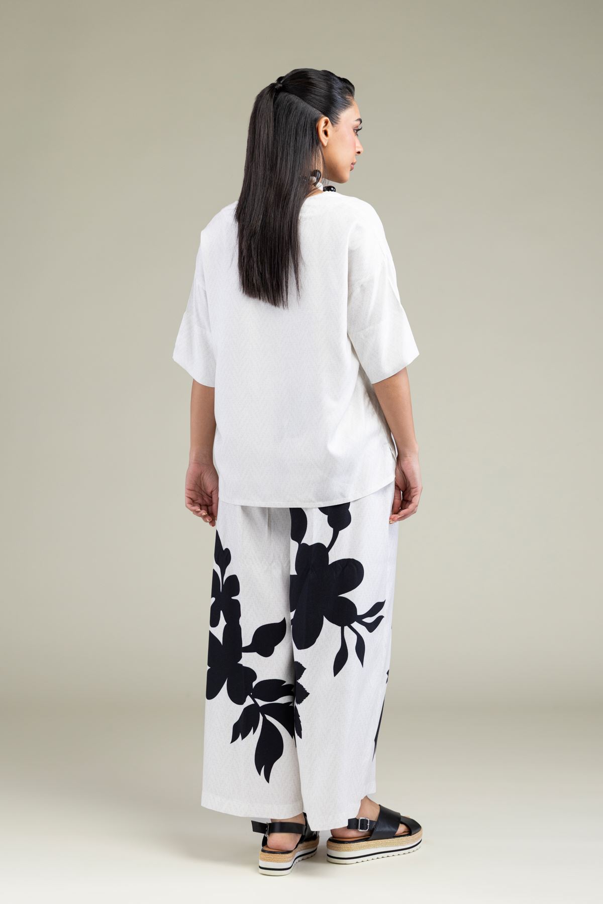 Printed Viscose Crepe White V-Neck Shirt - 6-26-206-B-B1-VG