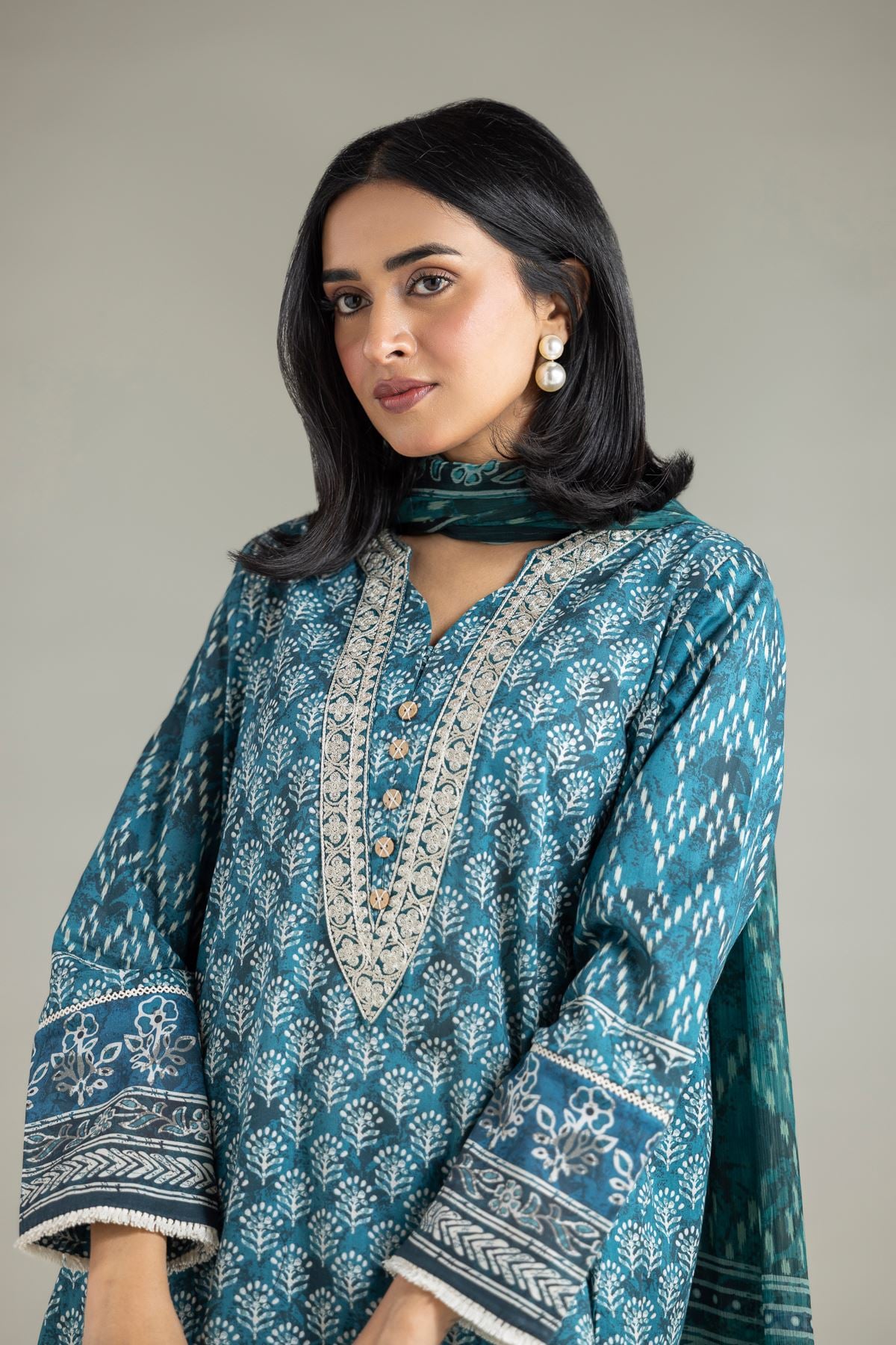 Embroidered Lawn 3-Piece Lawn Suit - T-A33-26-106FI-VG