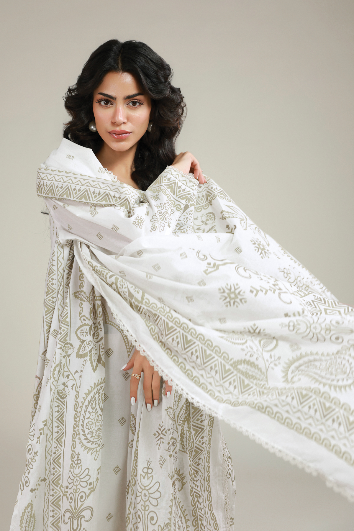 Embroidered Lawn Fabrics 3 Piece - A22-26-118FA1-VG