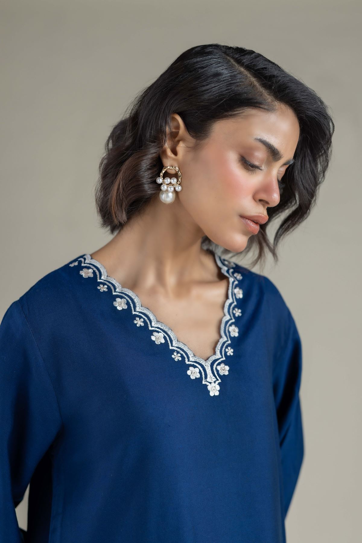 Embroidered Heavy Blended Viscose Floral Scalloped Kurta - 25-10-11E12-03TB-VG