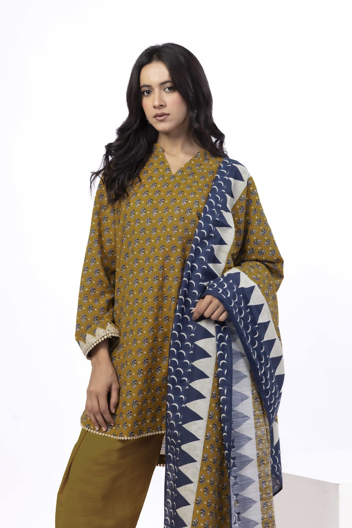 Embroidered Light Khaddar Tailored 3 Piece - KN25BST-VG