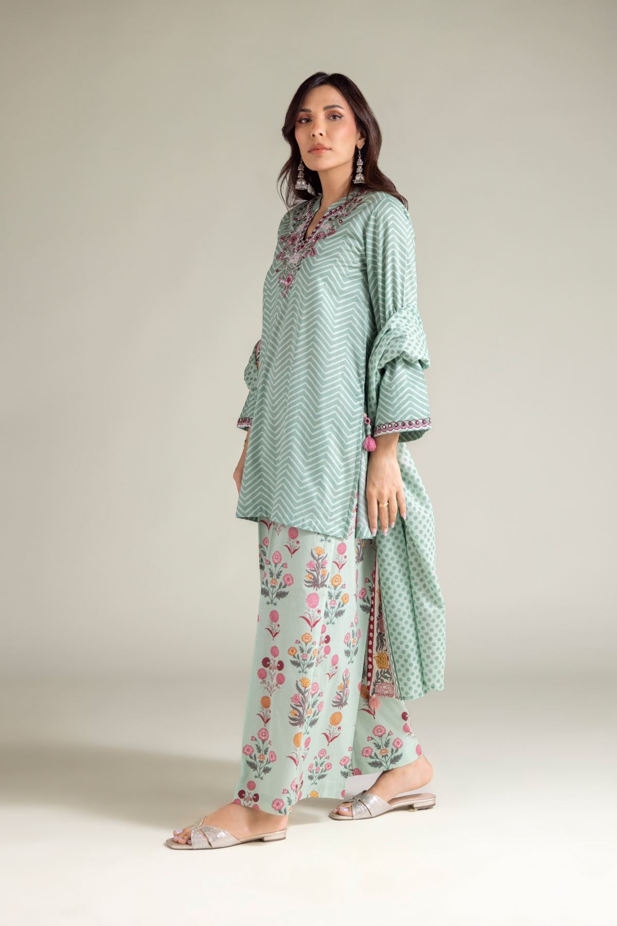 Embroidered Textured Lawn Floral Mint Dupatta - 25-09-10E4-04TB-VG