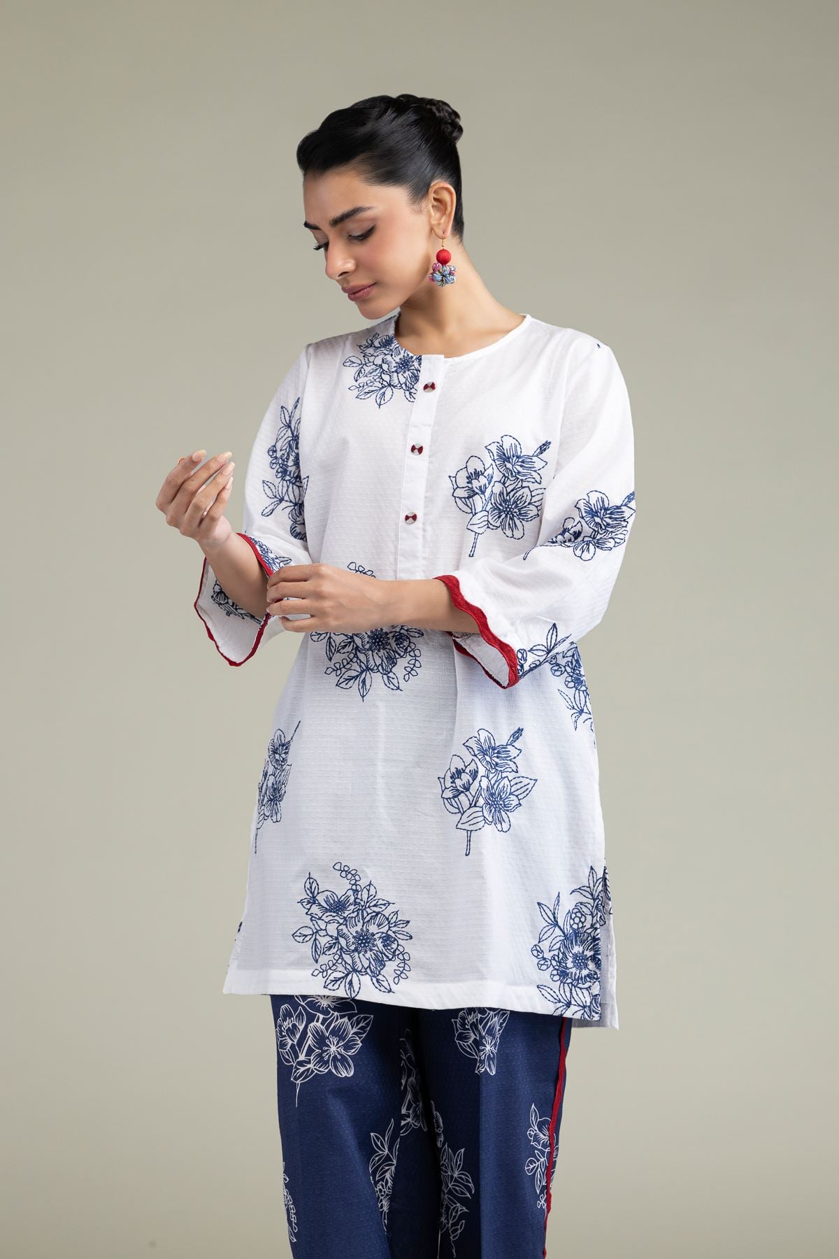 Embroidered Cotton Dobby Floral Round-Neck Kurta - 25-10-11E8-03TA-VG