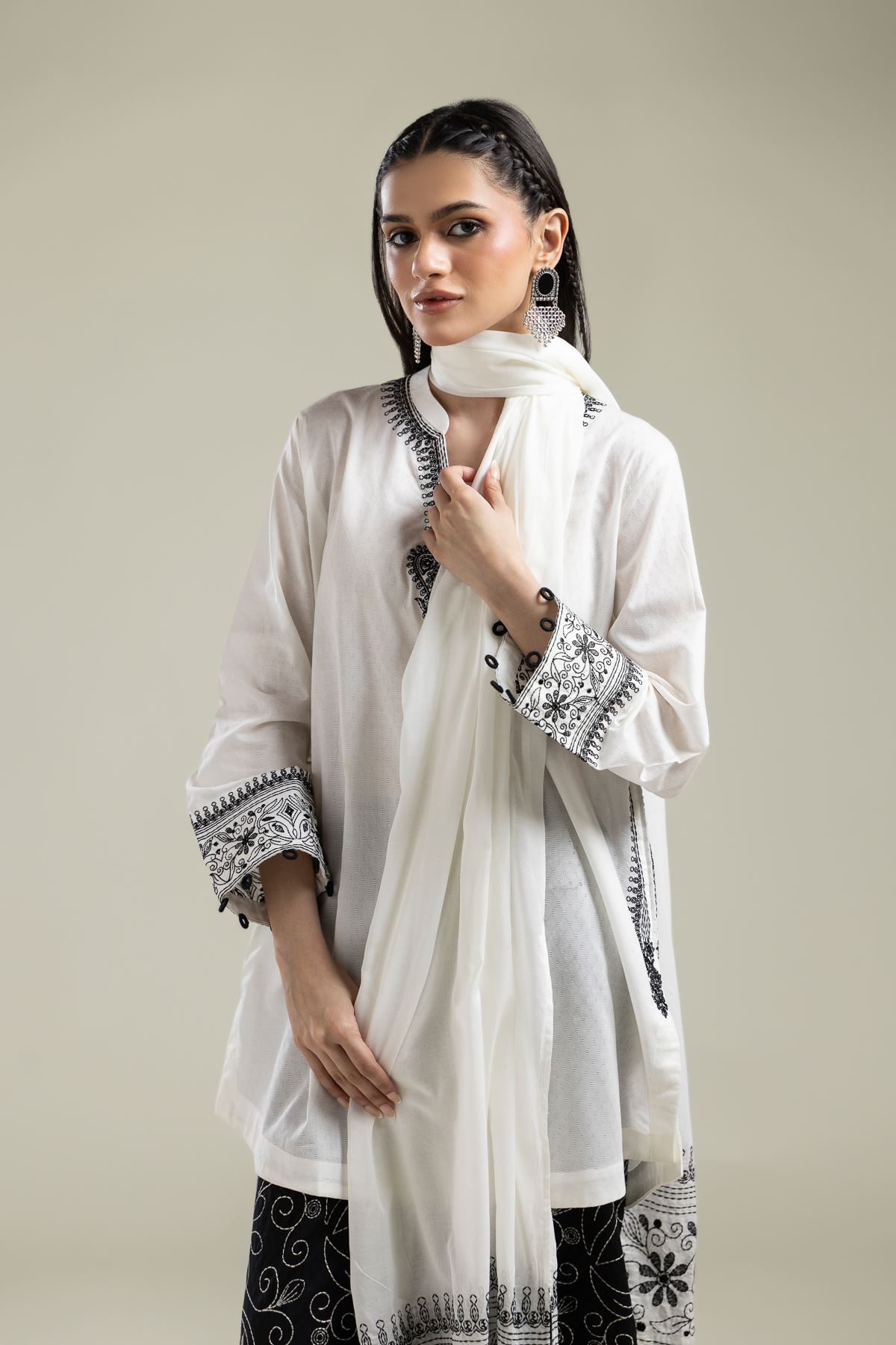 Embroidered Lawn Floral Lawn Dupatta - 25-09-10E4-10TA-VG