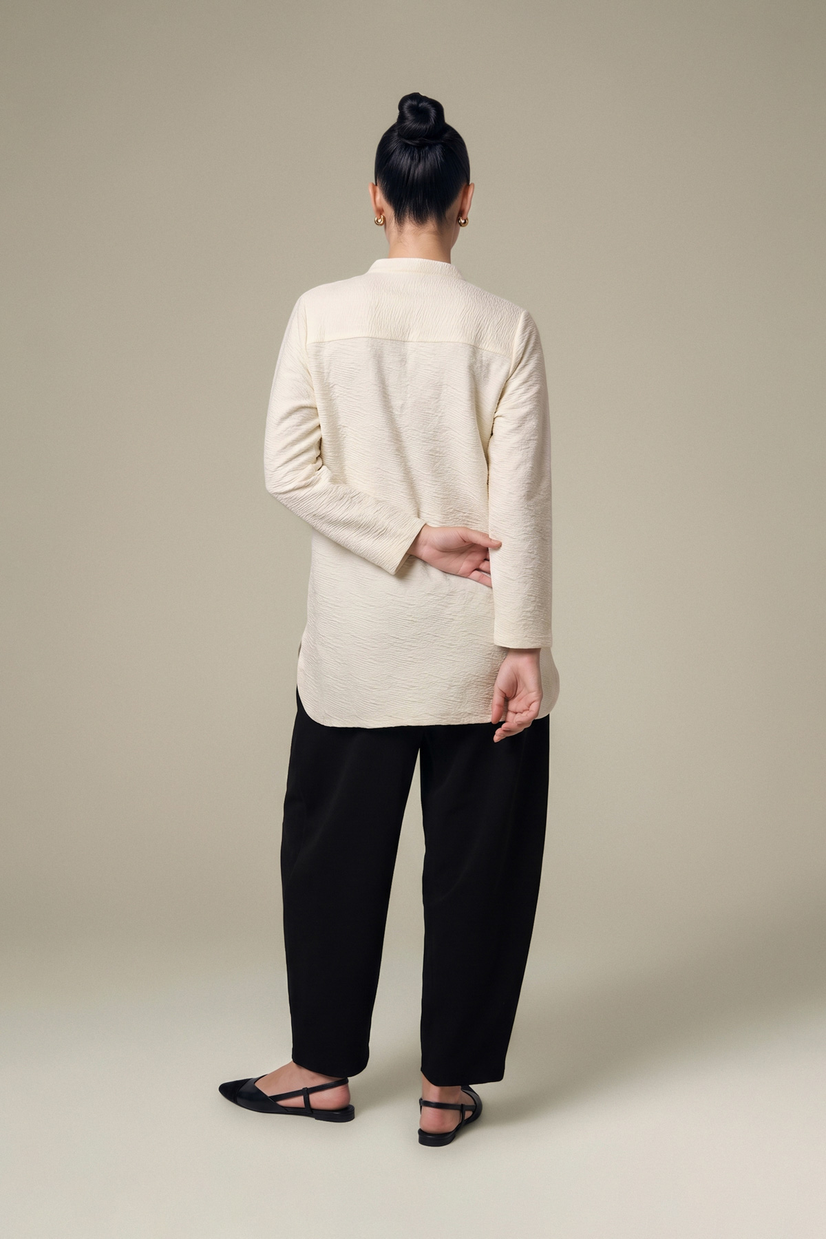 Dyed Textured Cotton Off-White Solid Sweatshirt - 2-26-308-A-G1-VG