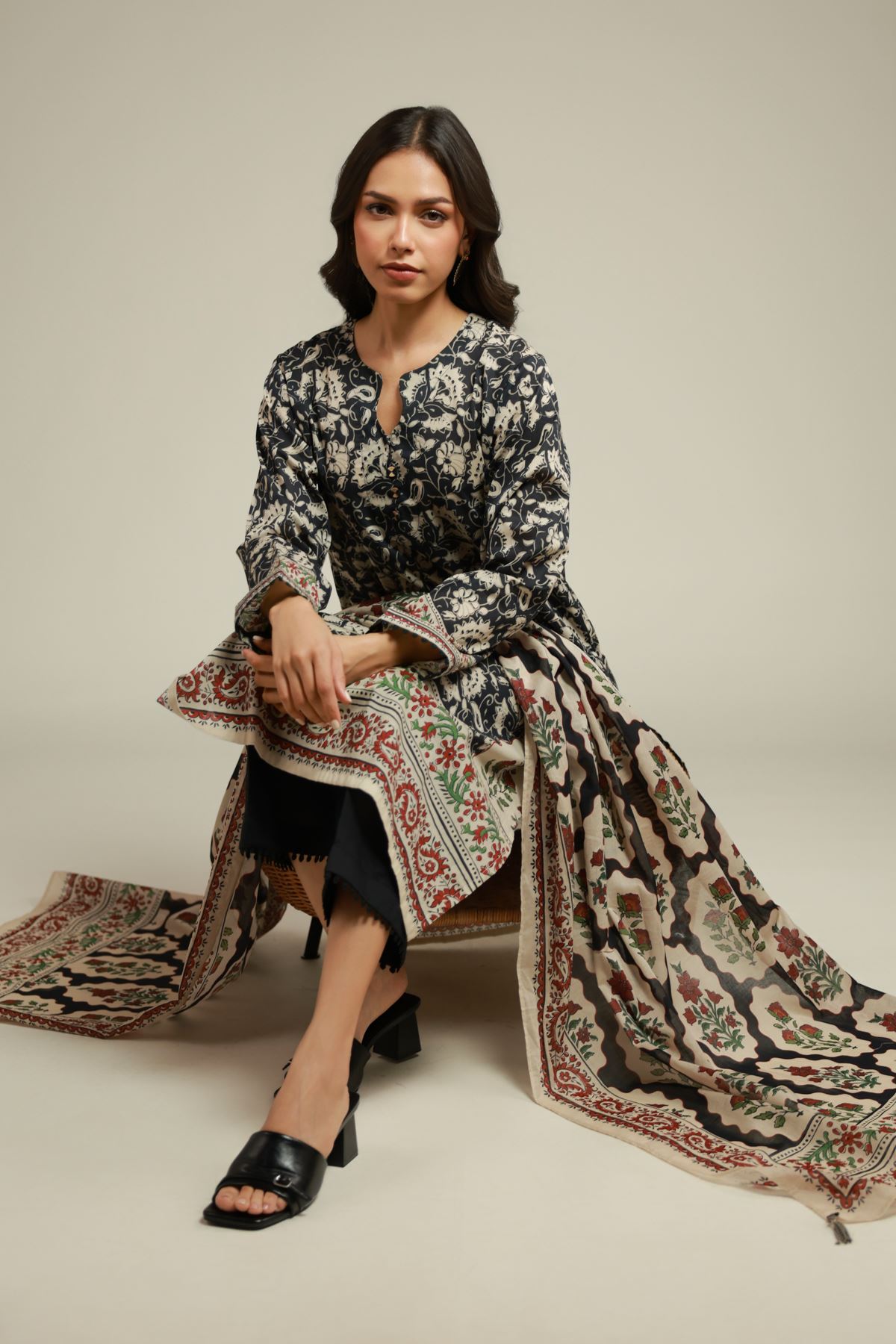 Printed Cambric Tailored 3-Piece Cambric - T-A33-26-112FB1-VG