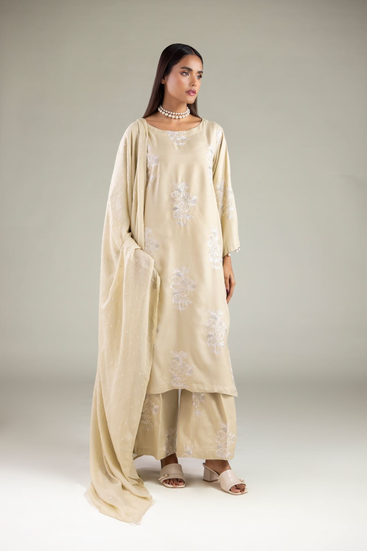 Embroidered Raw Silk Floral Relaxed Pants - 25-04E43-06BA-VG