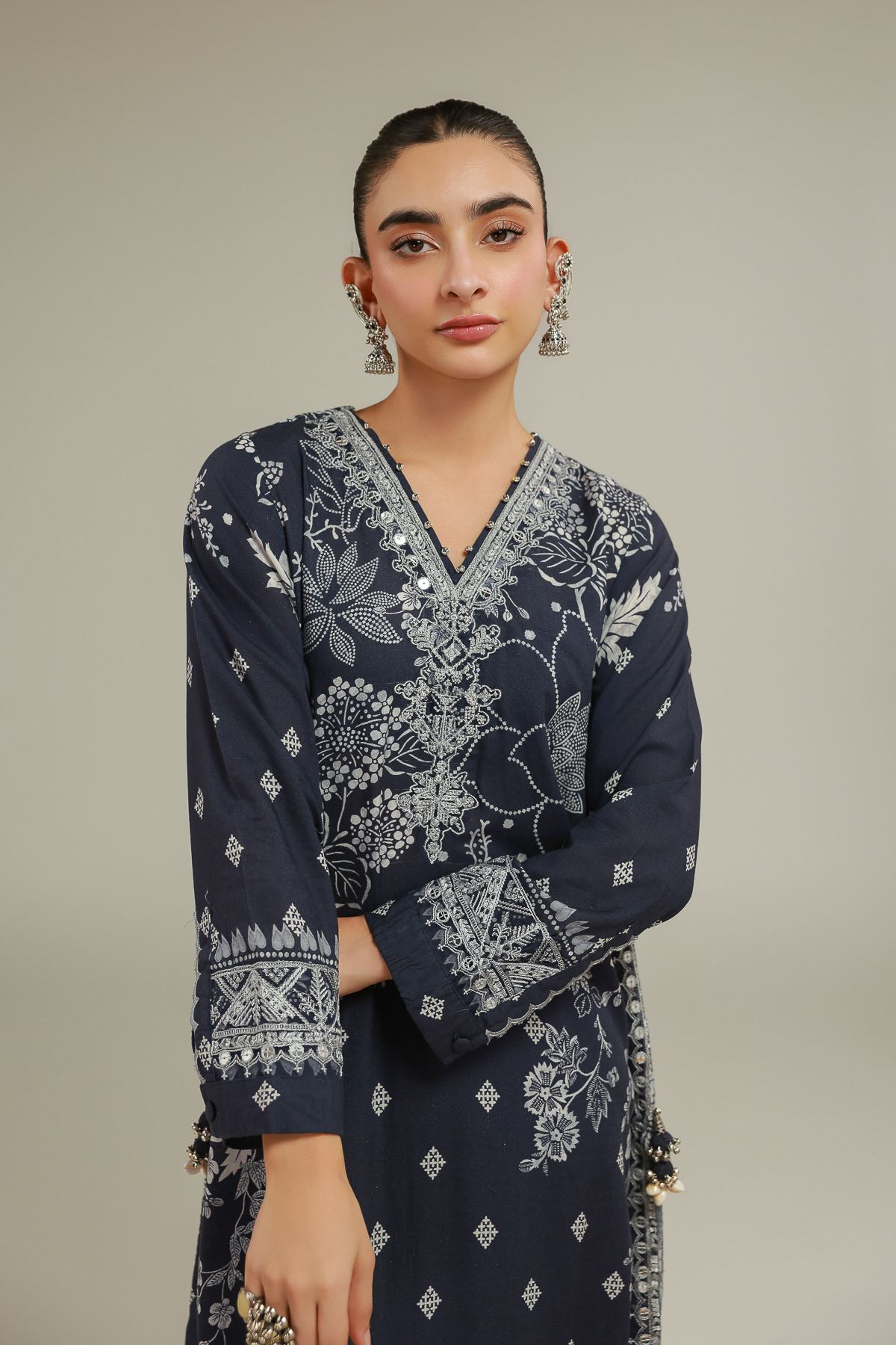 Embroidered Raw Silk Geometric V-Neck Kurta - 25-00-X2-08TB-VG