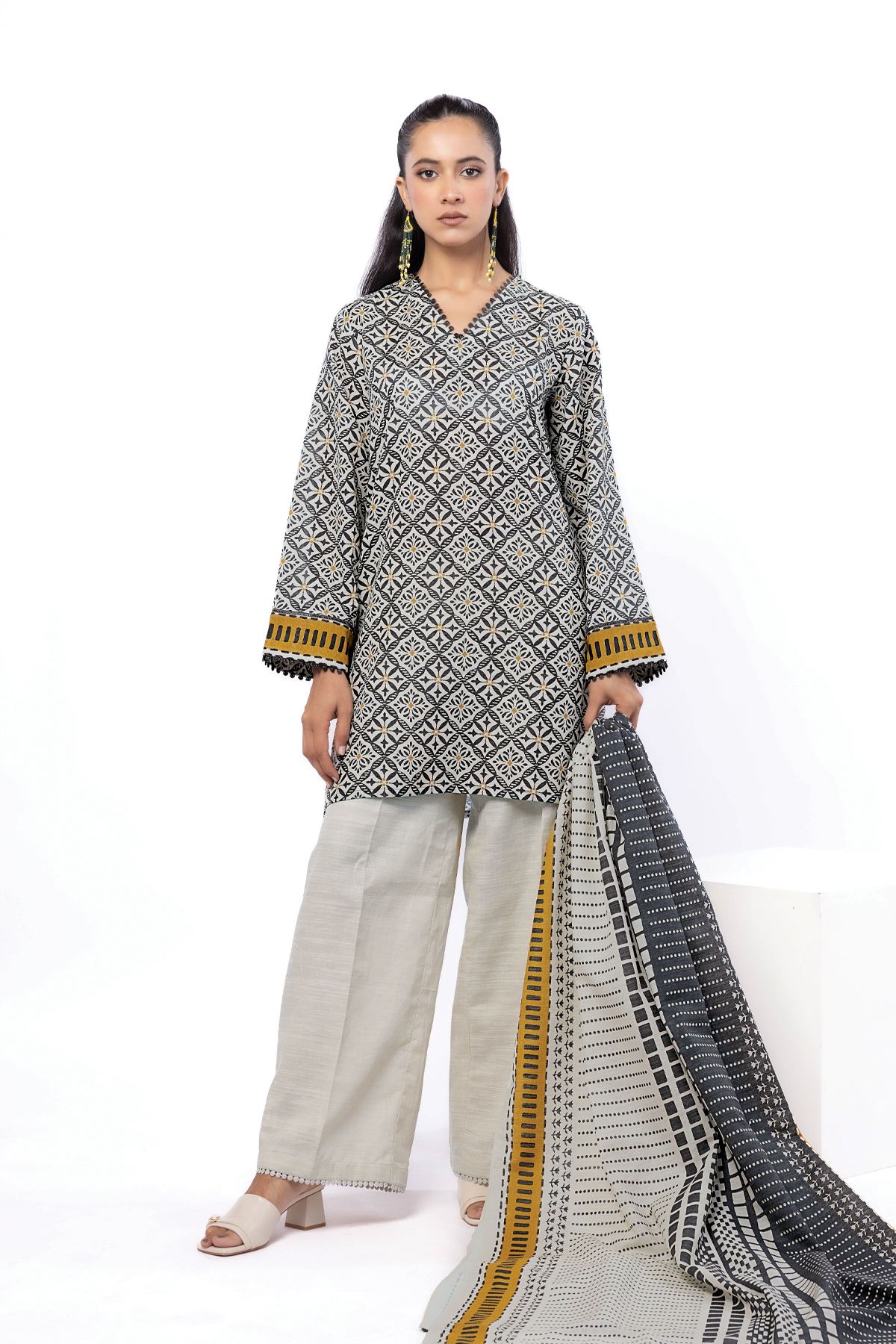Printed Light Khaddar Tailored 3 Piece - KN23AST-VG