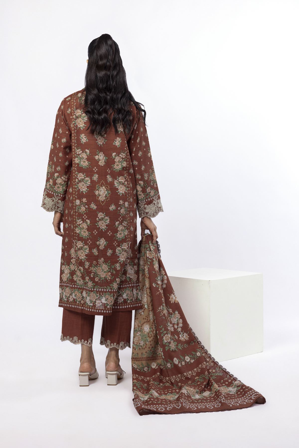 Embroidered Light Khaddar Tailored 3 Piece - KN25BST-VG