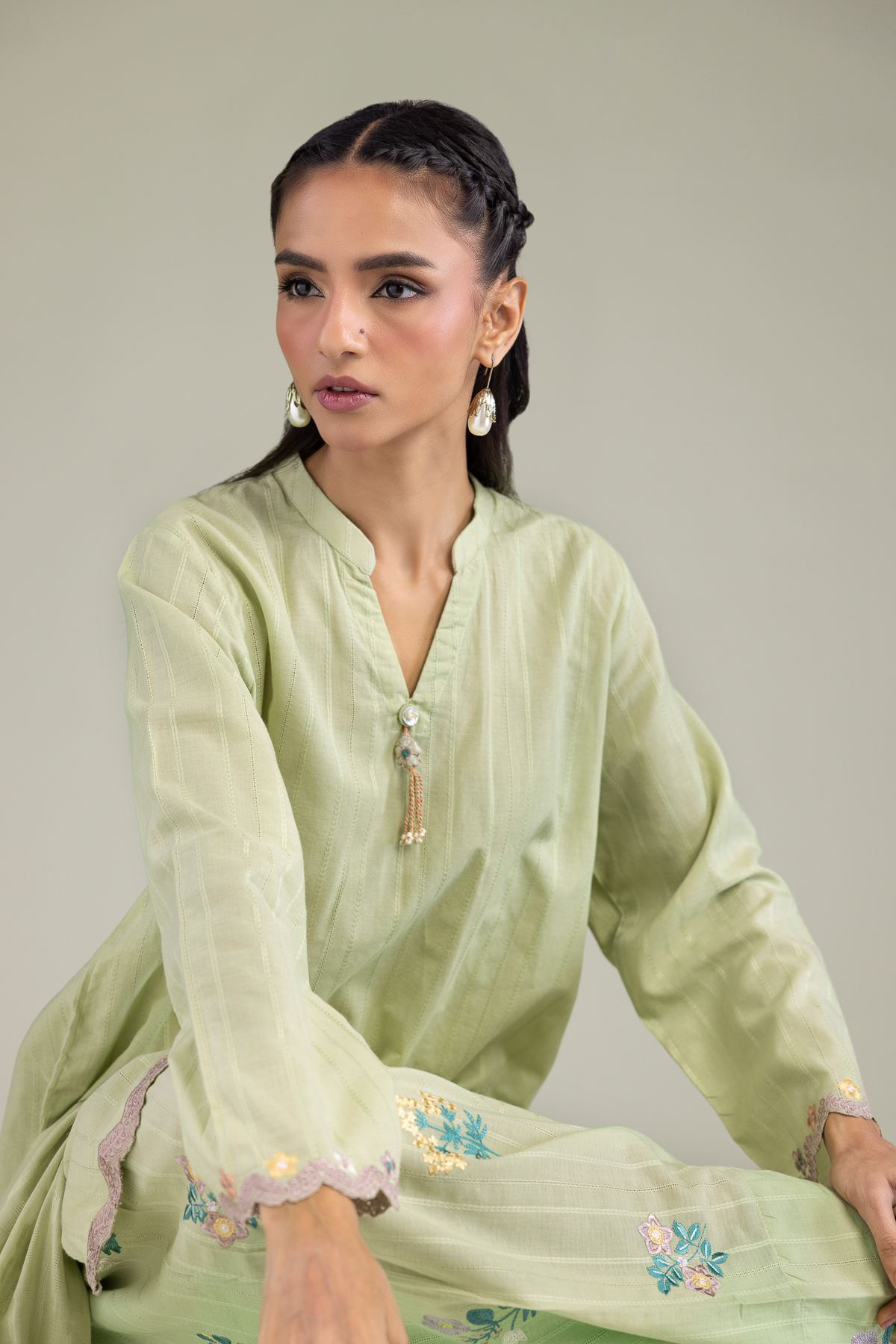 Embroidered Textured Cotton Cotton Band-Collar Kurta - 26-01-2E1-08TA-VG