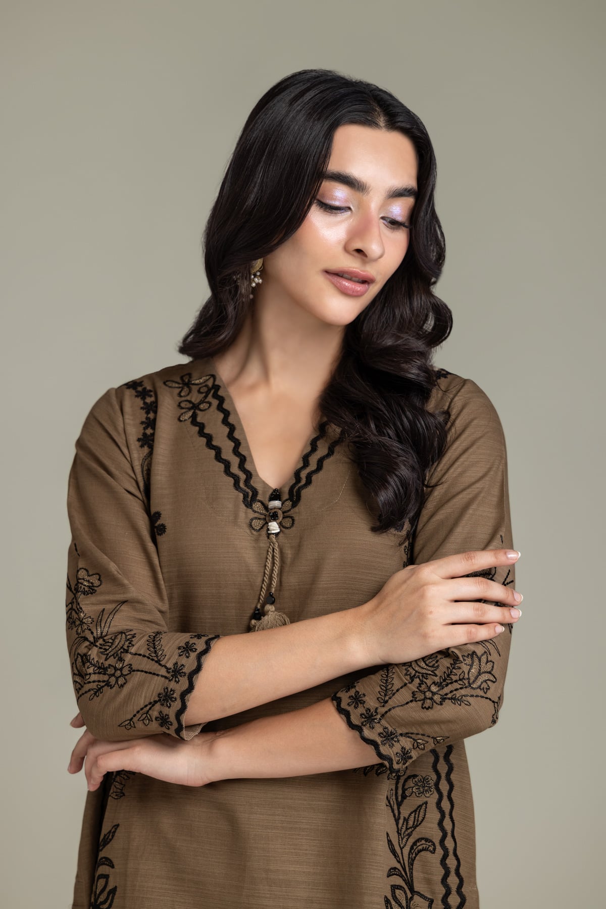 Embroidered Light Khaddar Kurta - 2-26-202-A-D-VG