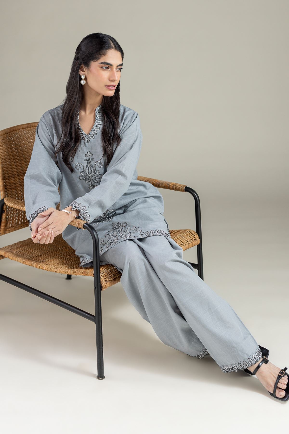 Embroidered Khaddar Kurta - 25-10-12E1-04TA-VG