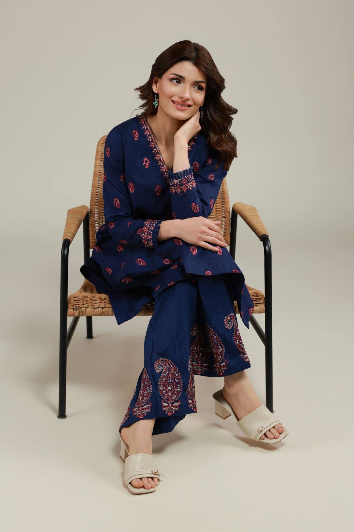 Embroidered Cotton Crinkle Paisley Longline Kurta - 25-10-12E11-07TA-VG