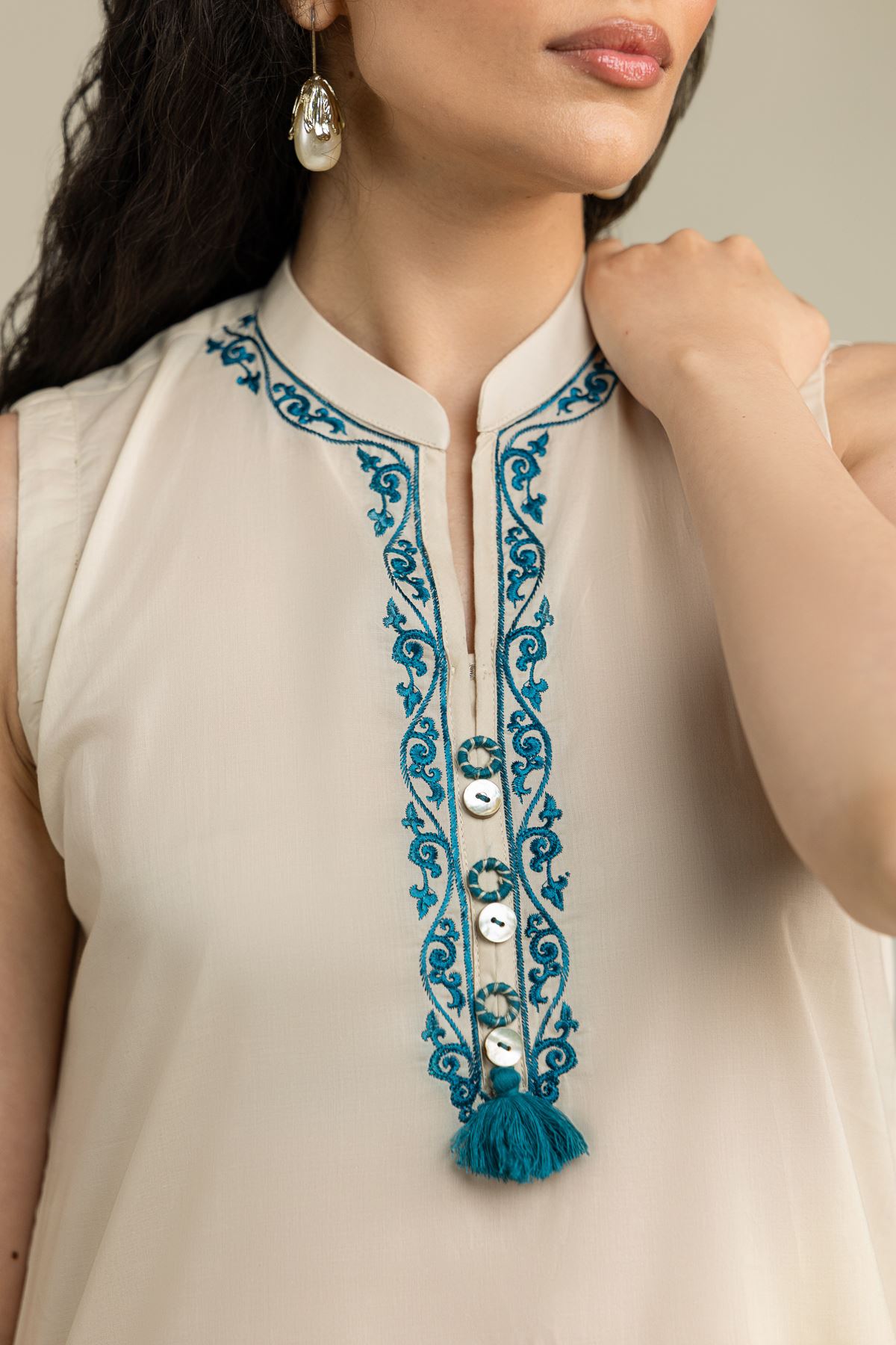 Embroidered Cambric Floral Sleeveless Kurta - 1-26-231-A-F1-VG