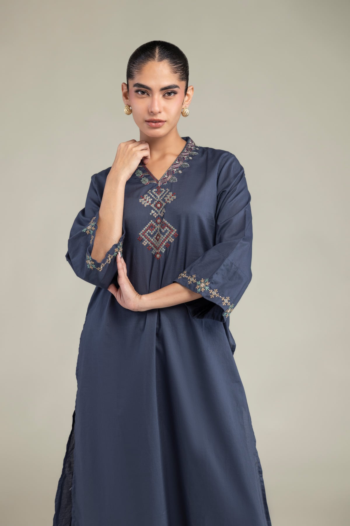 Embroidered Cambric V-Neck Navy Kurta - 1-26-102-A-F-VG