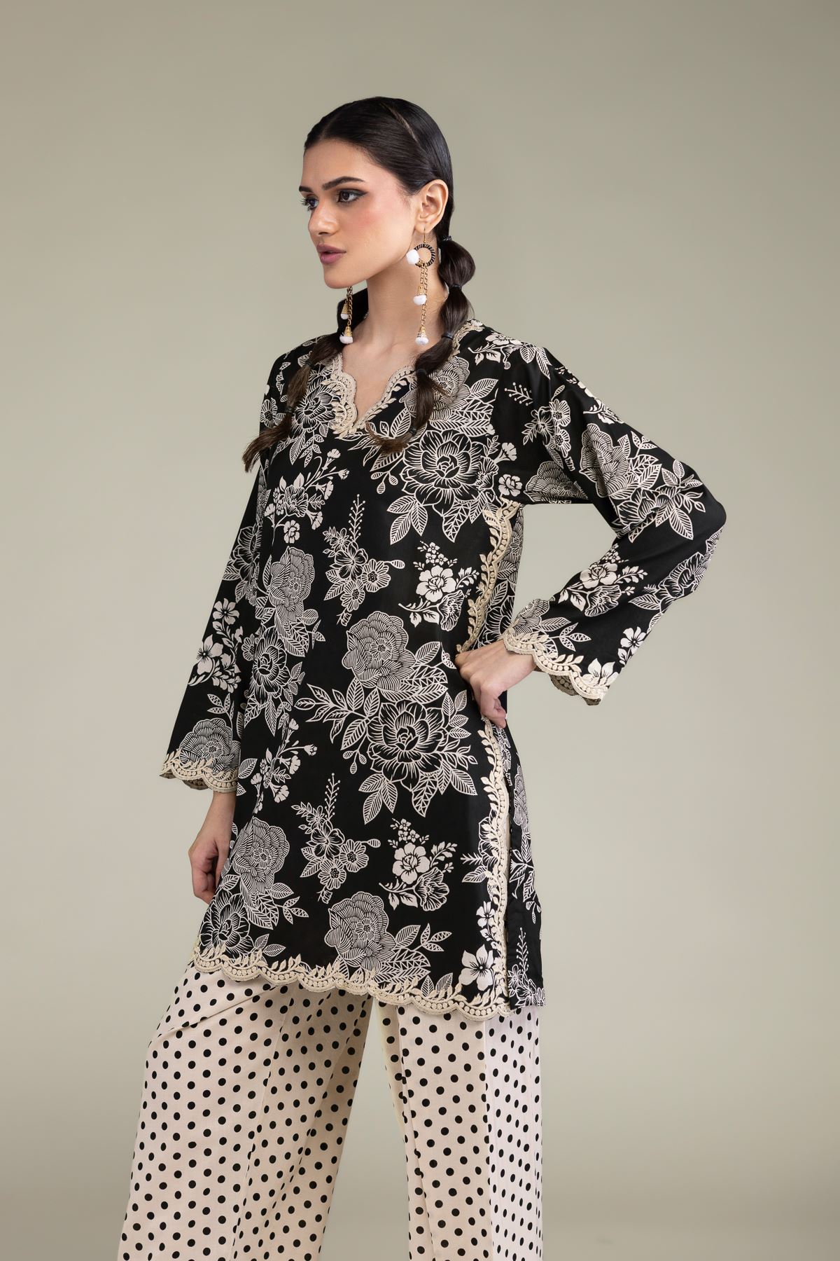 Embroidered Cambric Black Floral Kurta - 2-26-212-A-H1-VG